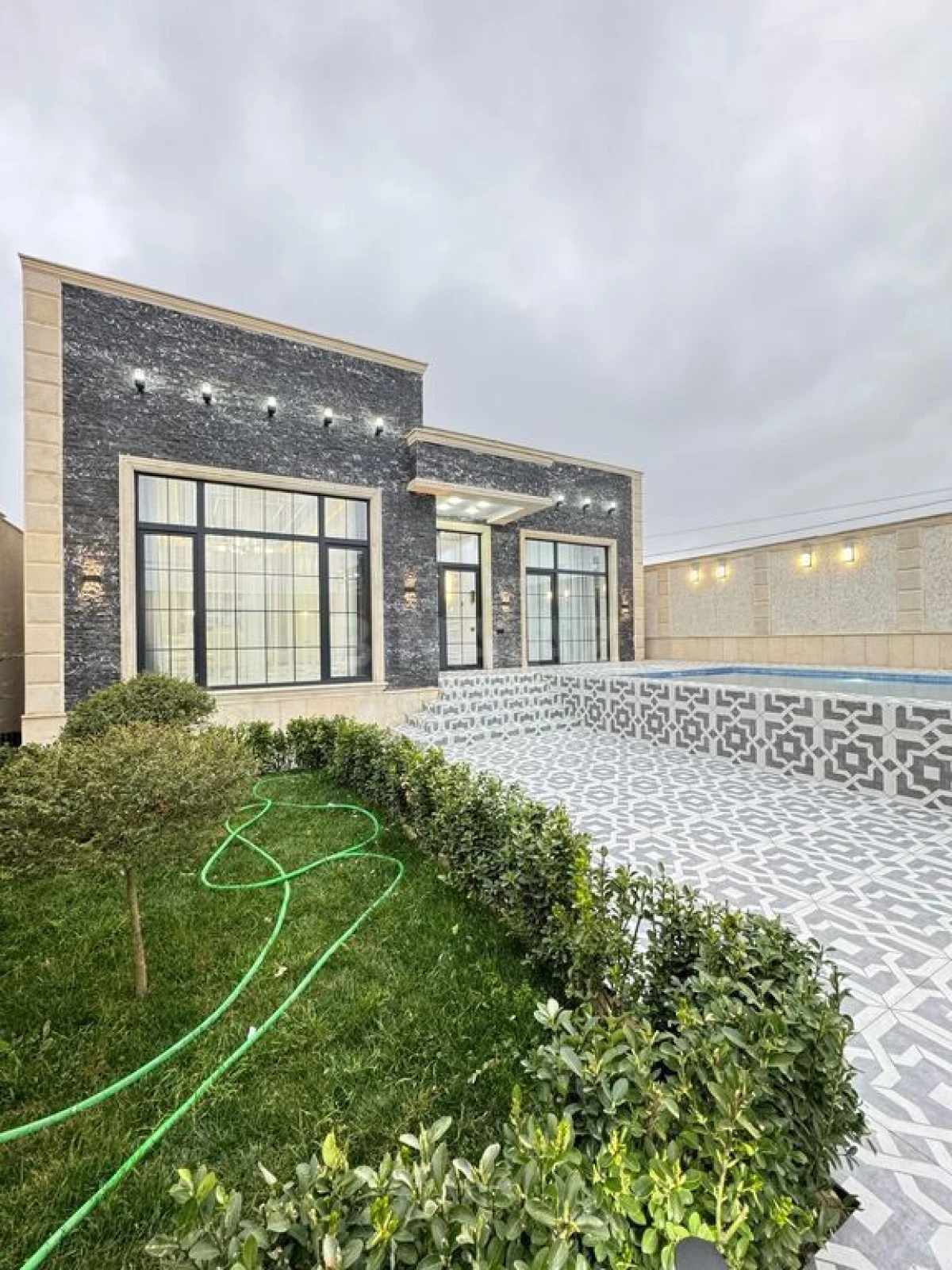 Satılır 4 otaqlı həyət evi 180 m²