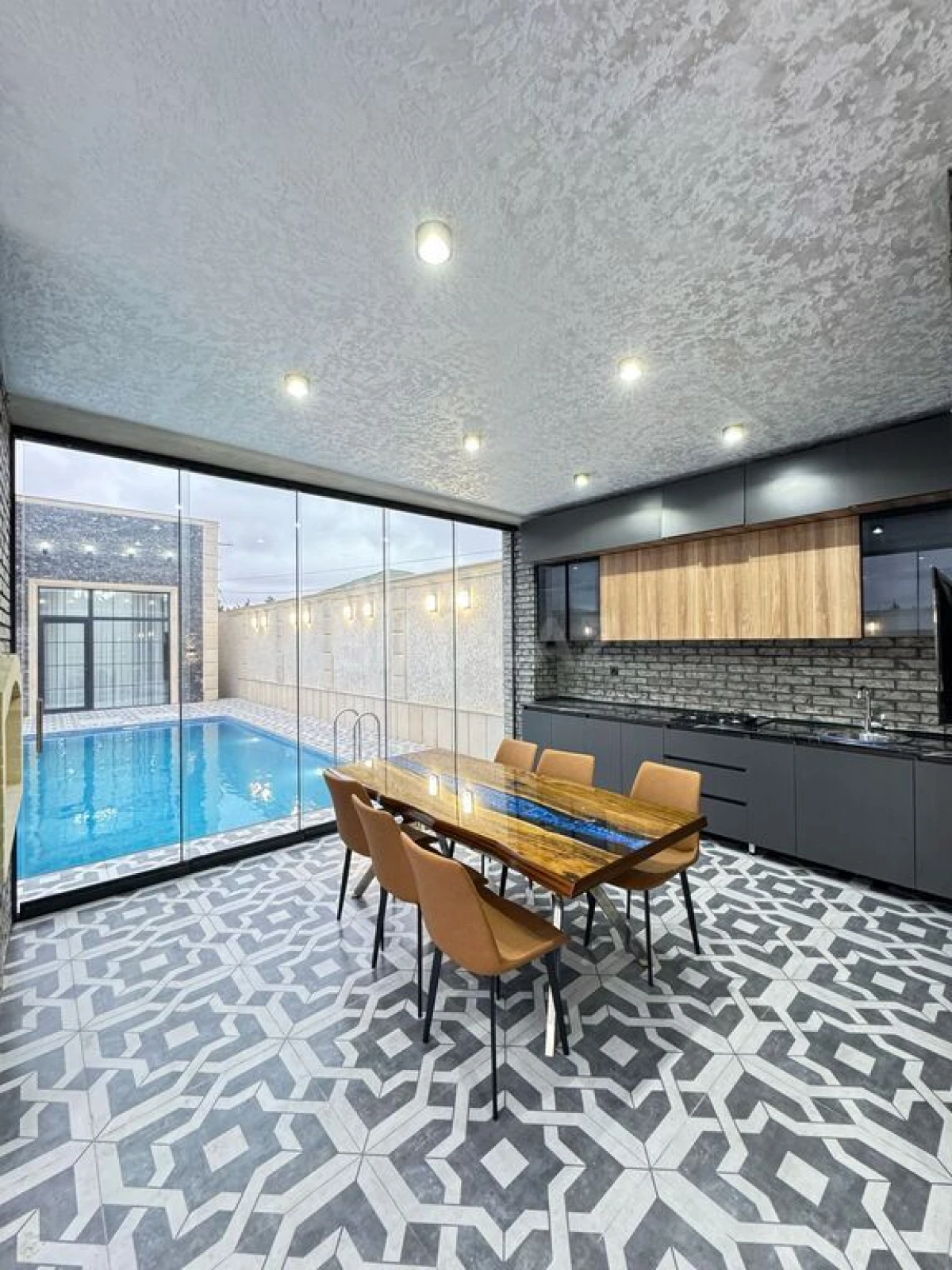 Satılır 4 otaqlı həyət evi 180 m²