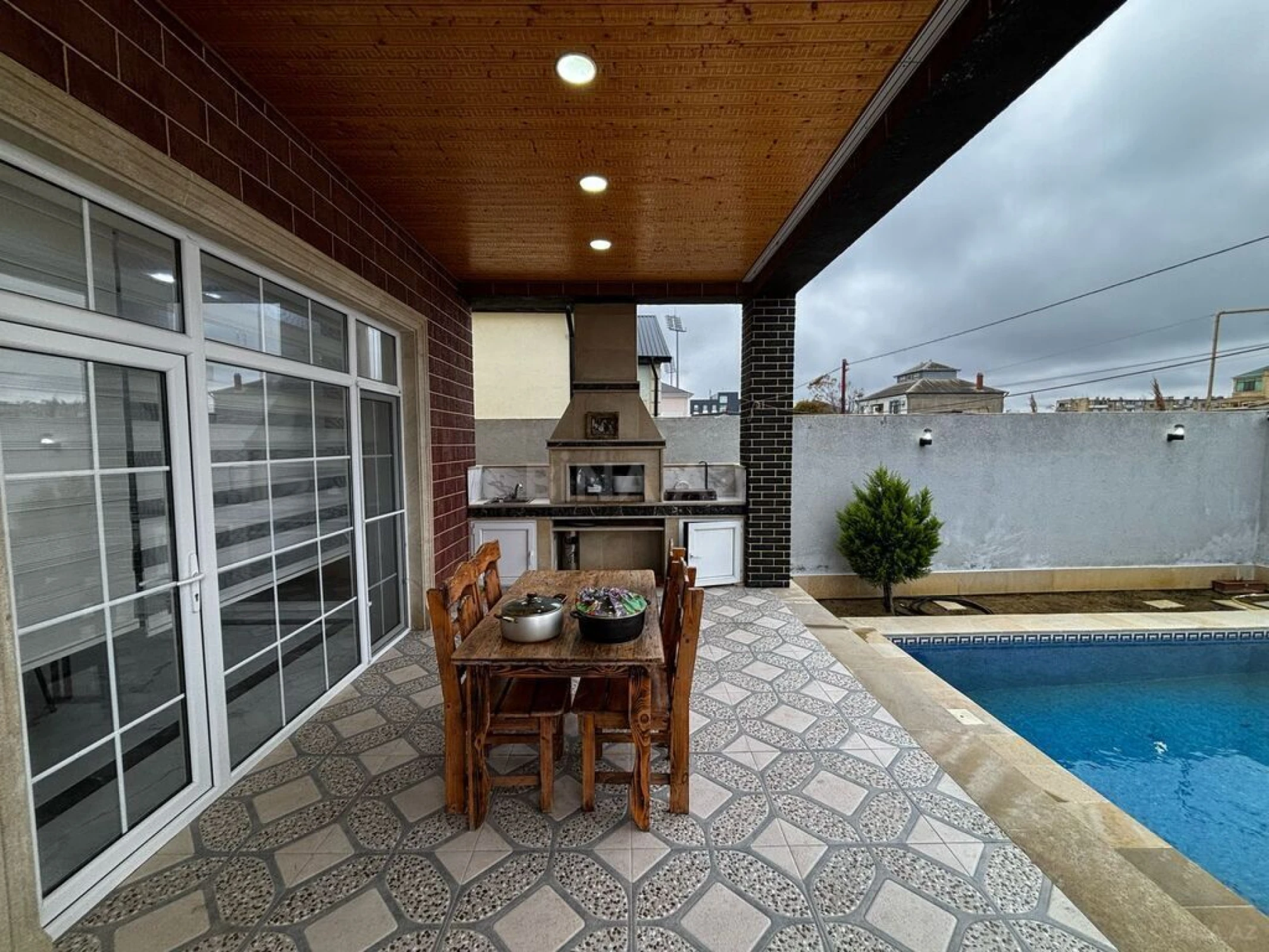 Satılır 4 otaqlı həyət evi 150 m²