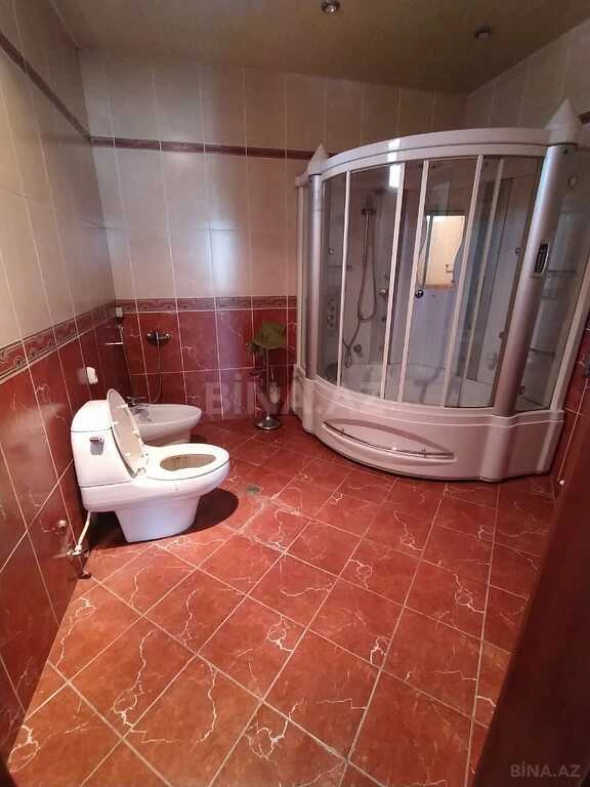 Satılır 8 otaqlı həyət evi 650 m²