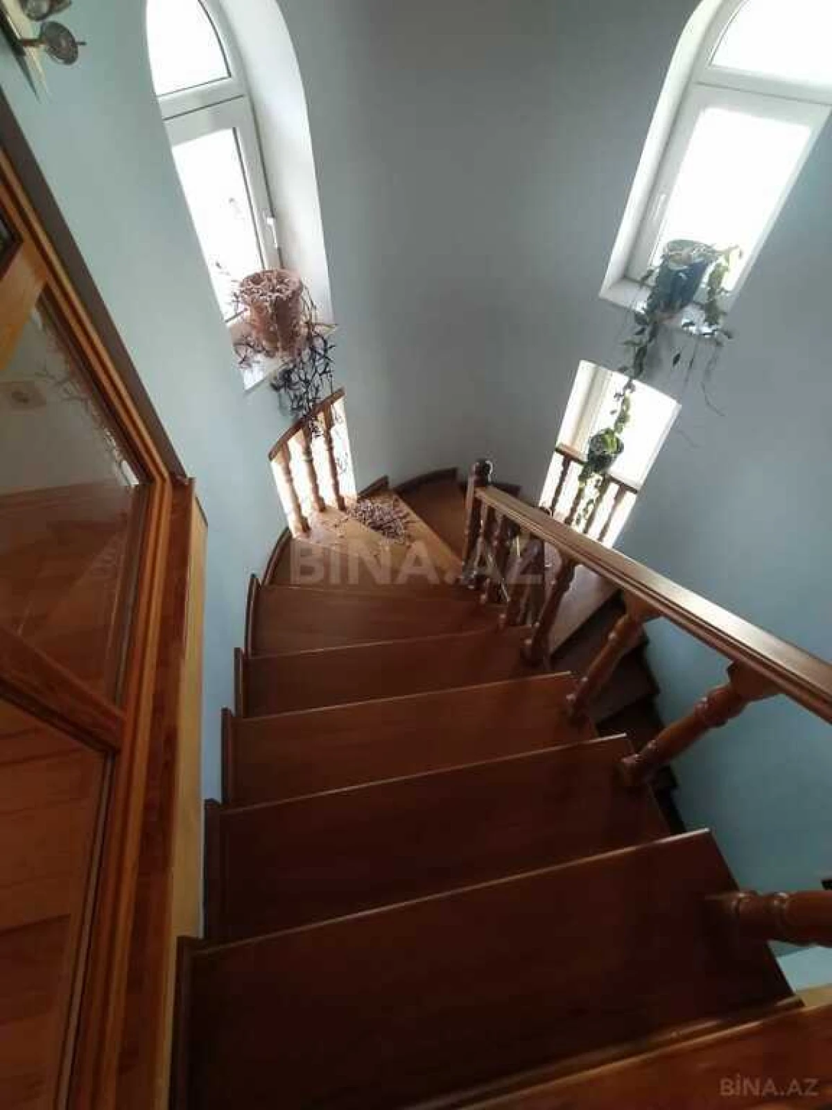 Satılır 8 otaqlı həyət evi 650 m²