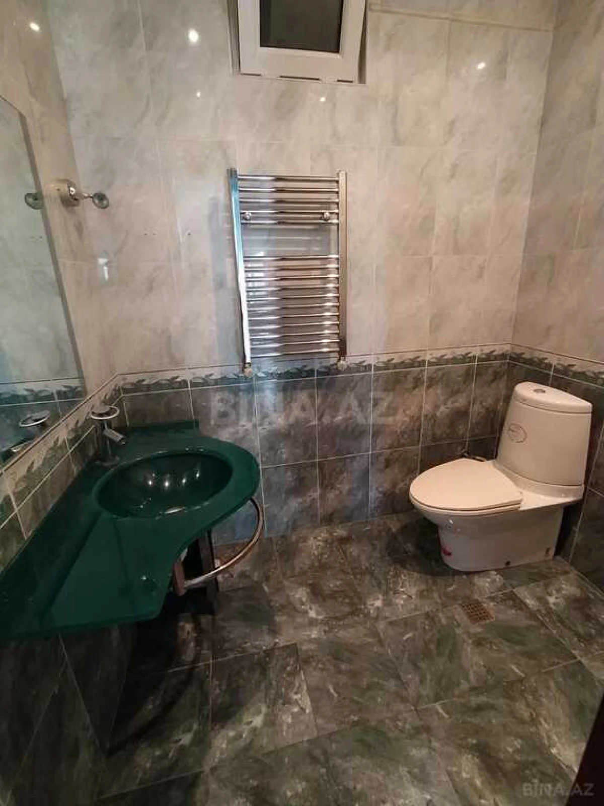 Satılır 8 otaqlı həyət evi 650 m²