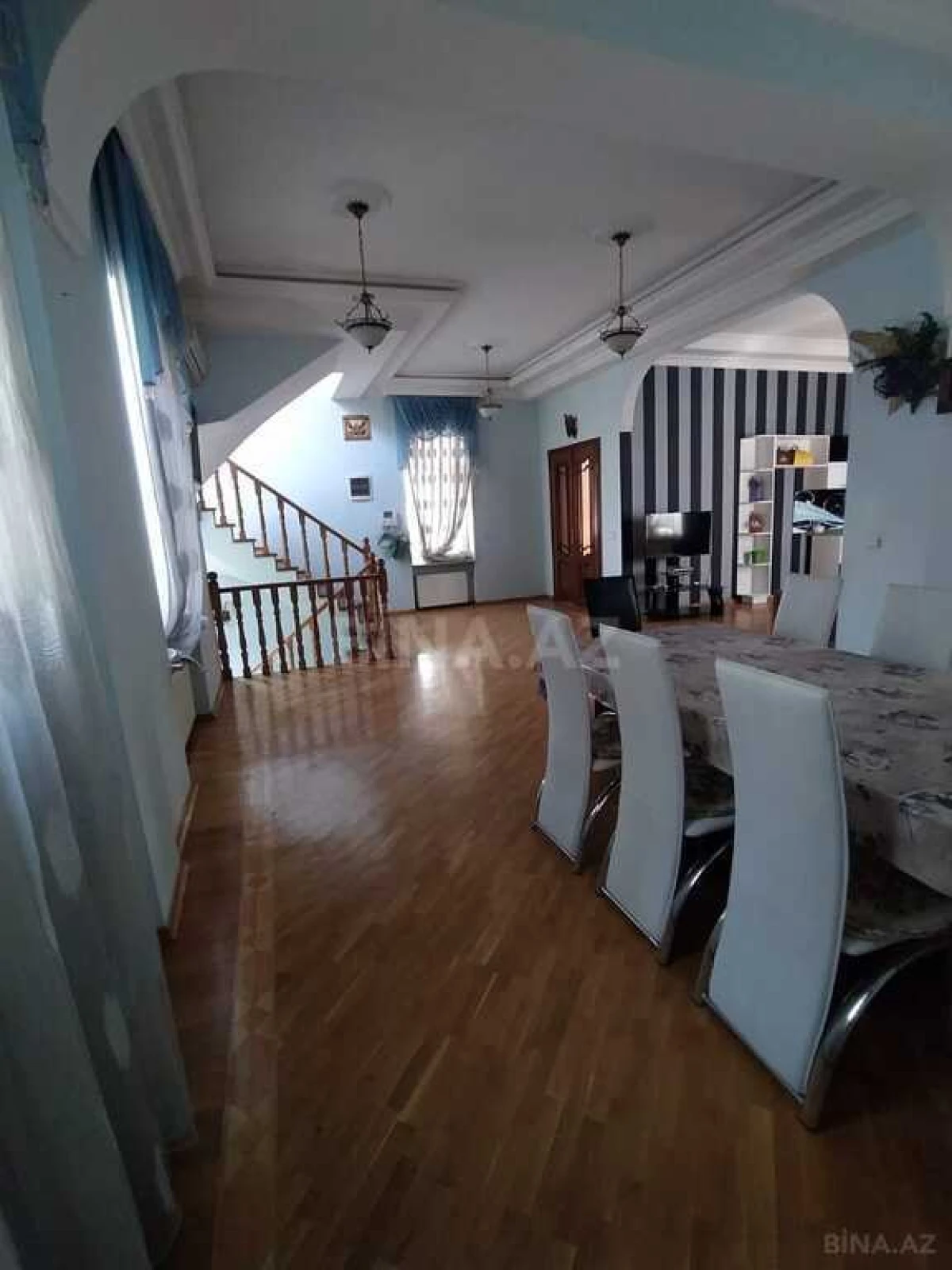 Satılır 8 otaqlı həyət evi 650 m²