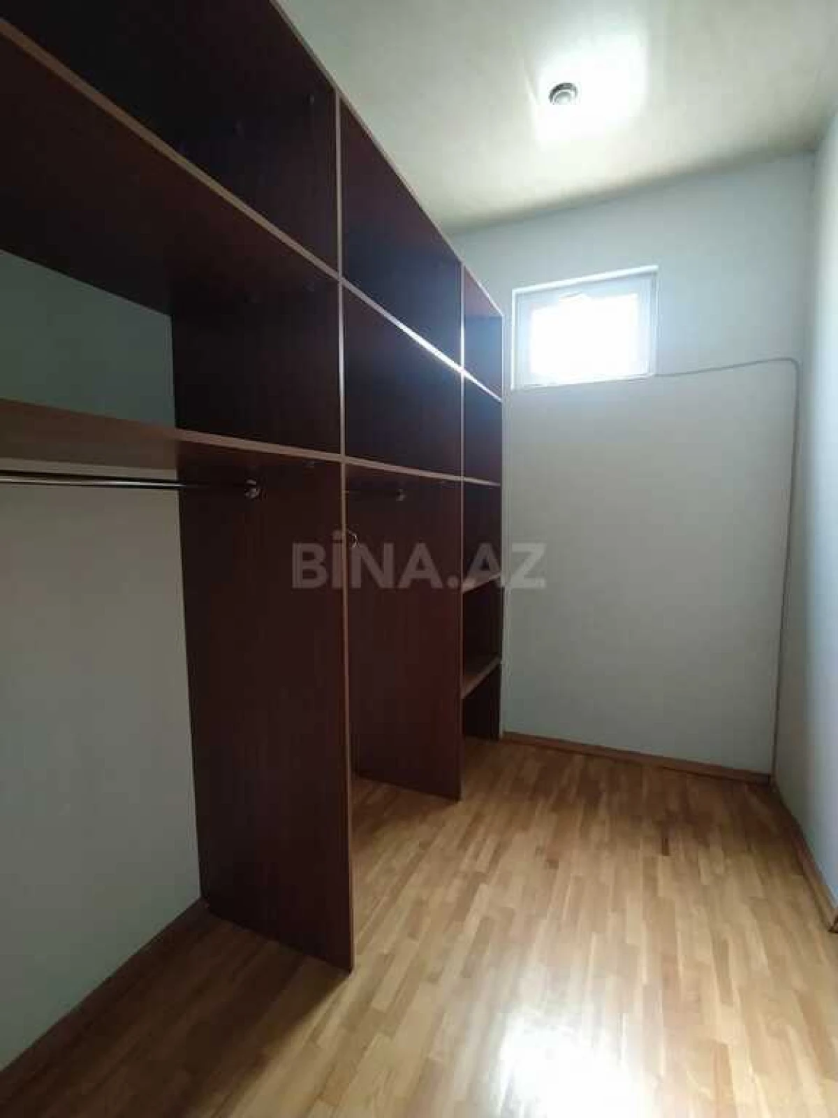 Satılır 8 otaqlı həyət evi 650 m²