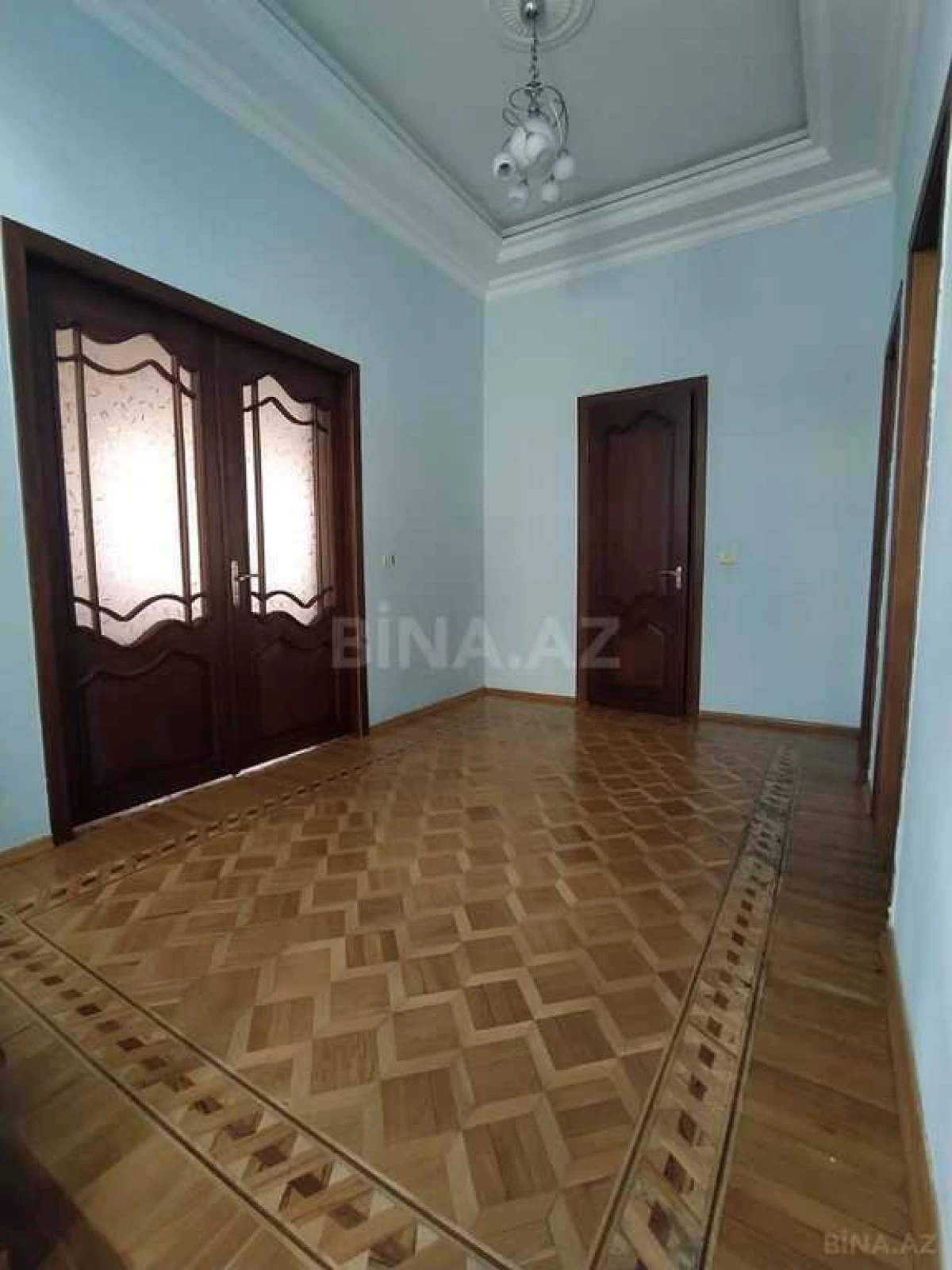 Satılır 8 otaqlı həyət evi 650 m²