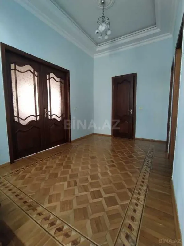 Satılır 8 otaqlı həyət evi 650 m²