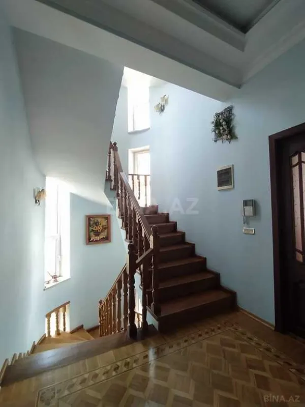 Satılır 8 otaqlı həyət evi 650 m²