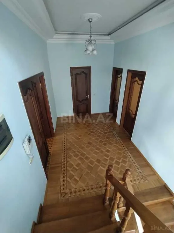 Satılır 8 otaqlı həyət evi 650 m²