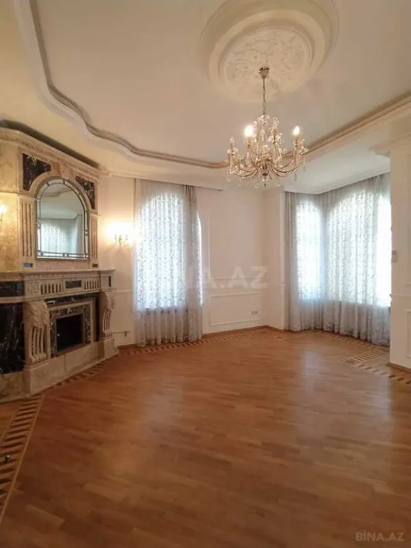 Satılır 8 otaqlı həyət evi 650 m²
