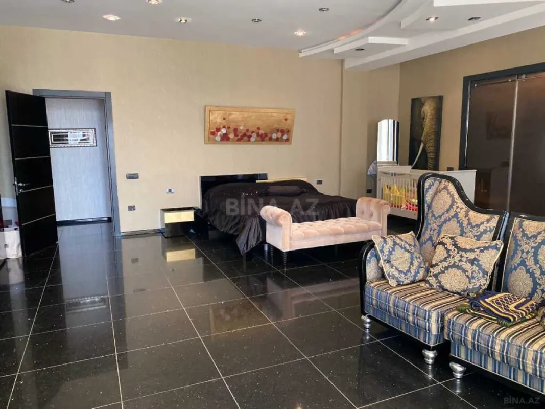 Satılır 4 otaqlı mənzil 540 m²