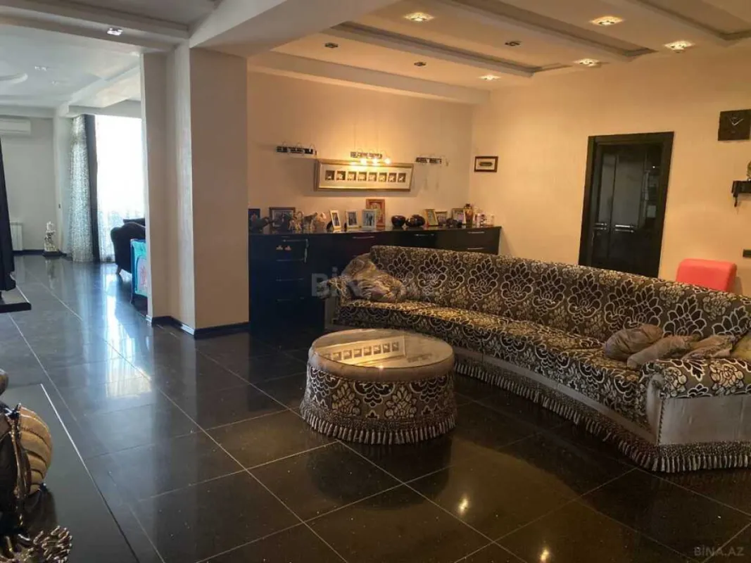 Satılır 4 otaqlı mənzil 540 m²