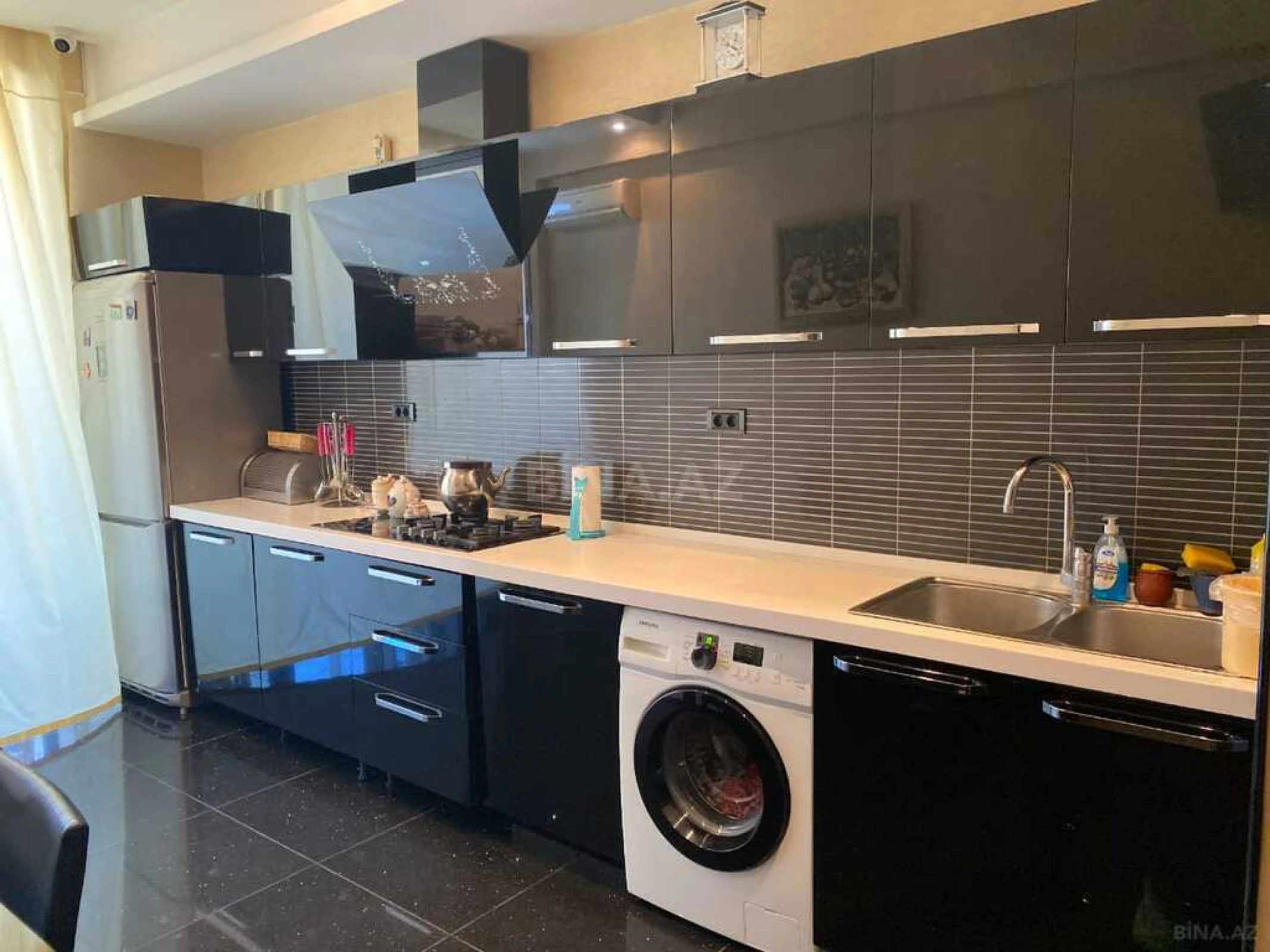 Satılır 4 otaqlı mənzil 540 m²