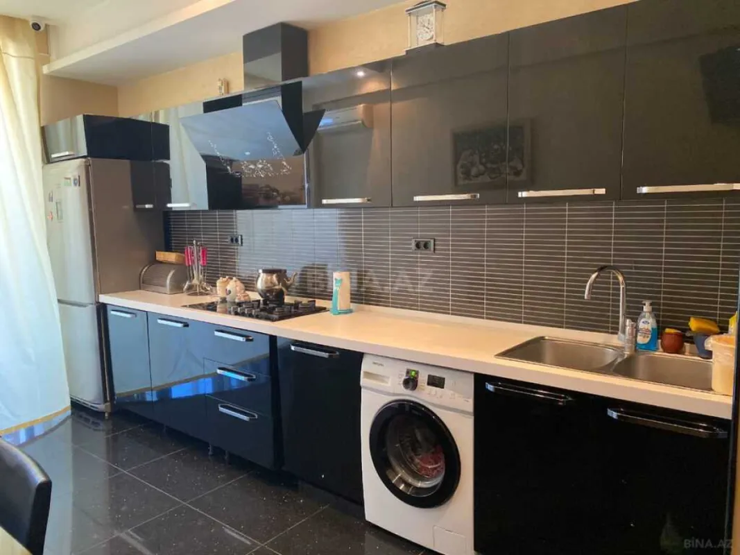 Satılır 4 otaqlı mənzil 540 m²