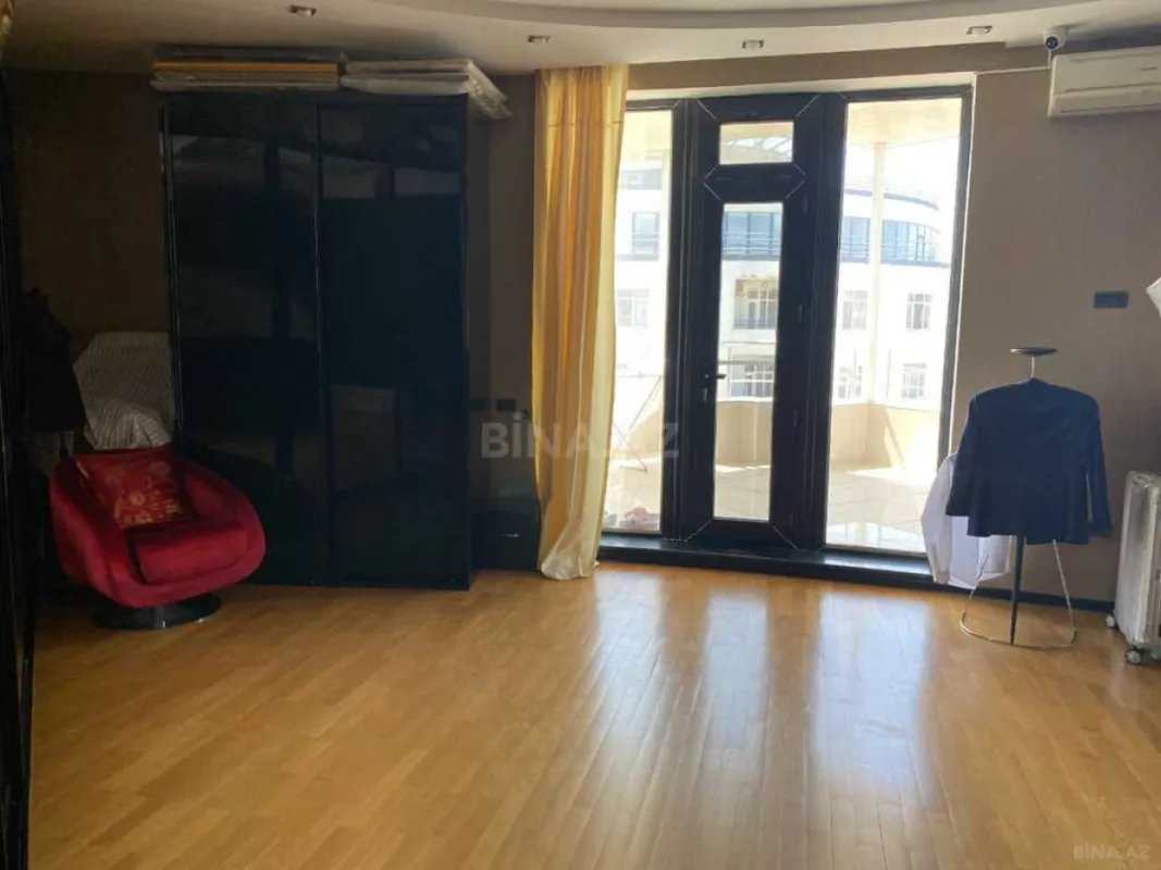 Satılır 4 otaqlı mənzil 540 m²
