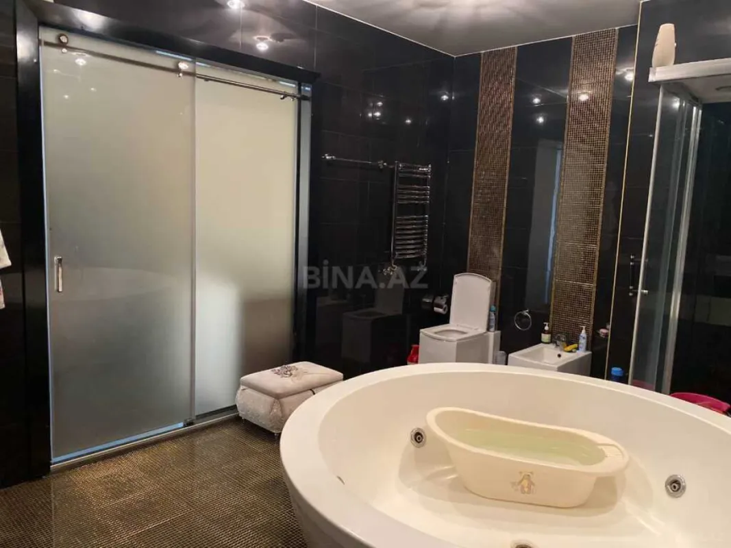 Satılır 4 otaqlı mənzil 540 m²