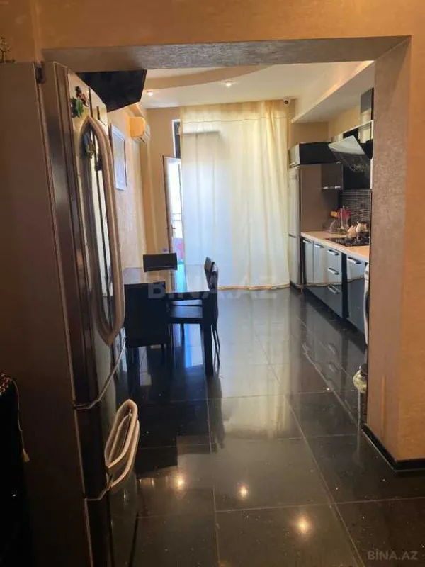 Satılır 4 otaqlı mənzil 540 m²