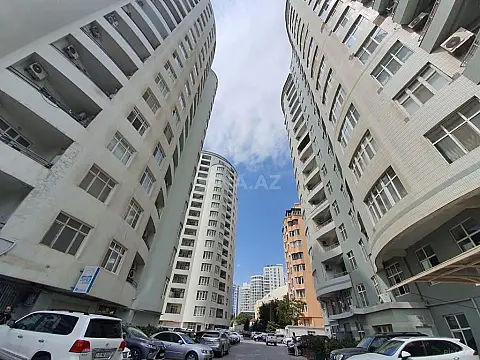 Satılır 4 otaqlı mənzil 540 m²