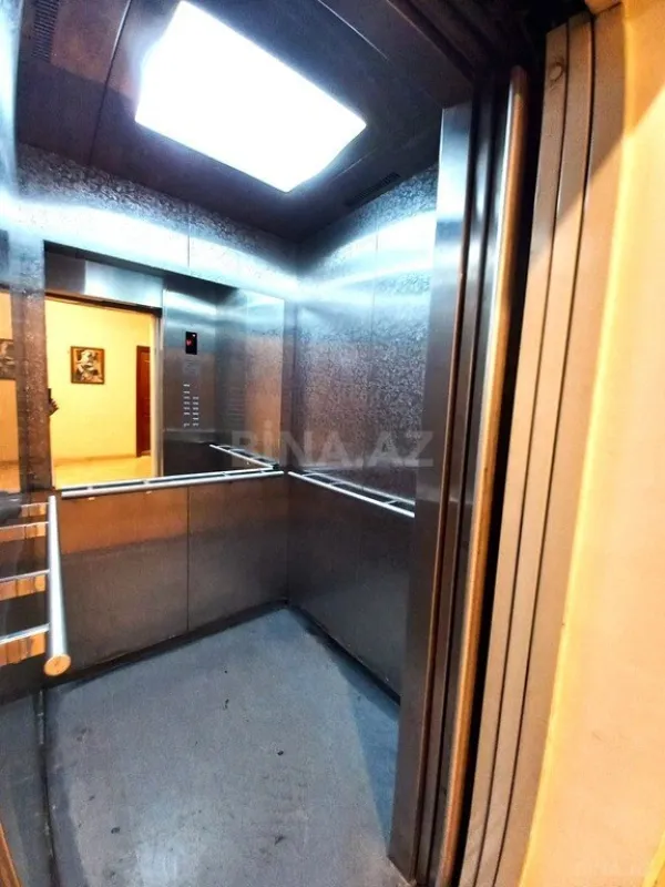 Satılır 4 otaqlı mənzil 148 m²