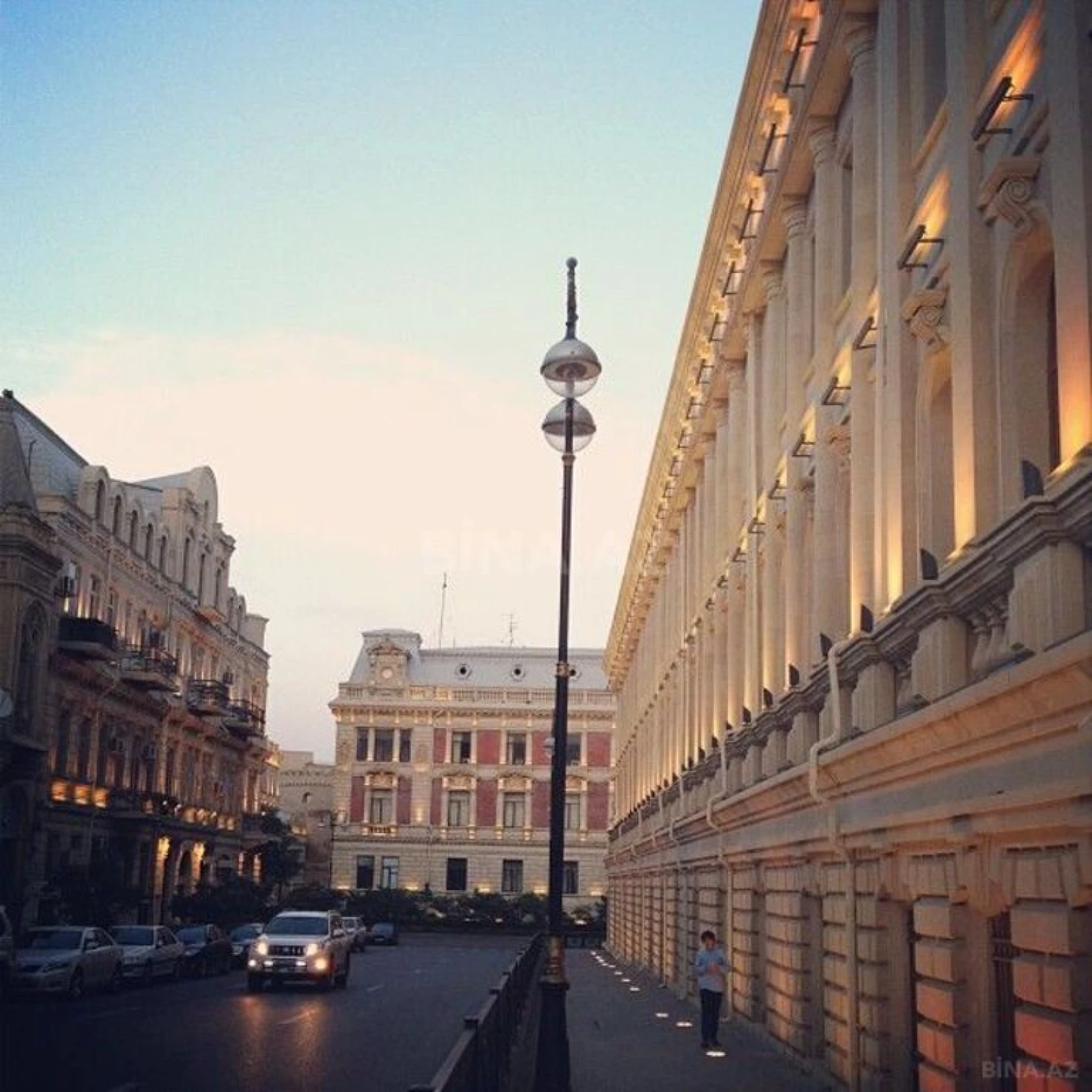 Satılır 4 otaqlı mənzil 148 m²