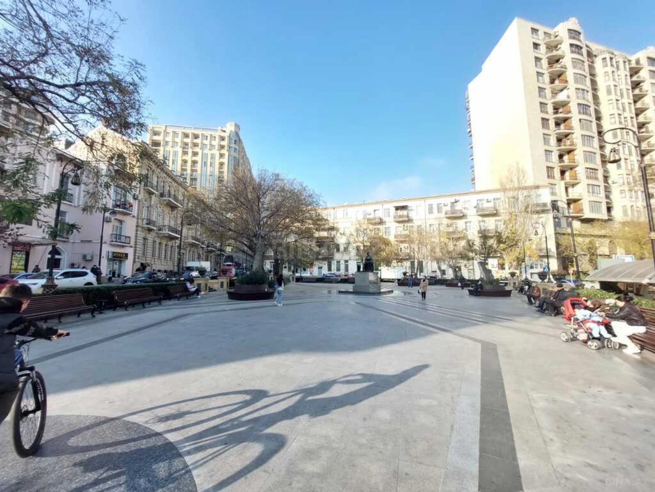 Satılır 4 otaqlı mənzil 148 m²