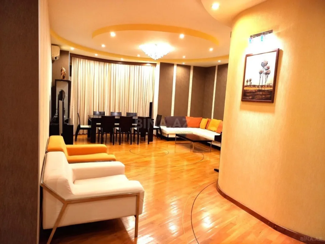 Satılır 4 otaqlı mənzil 148 m²