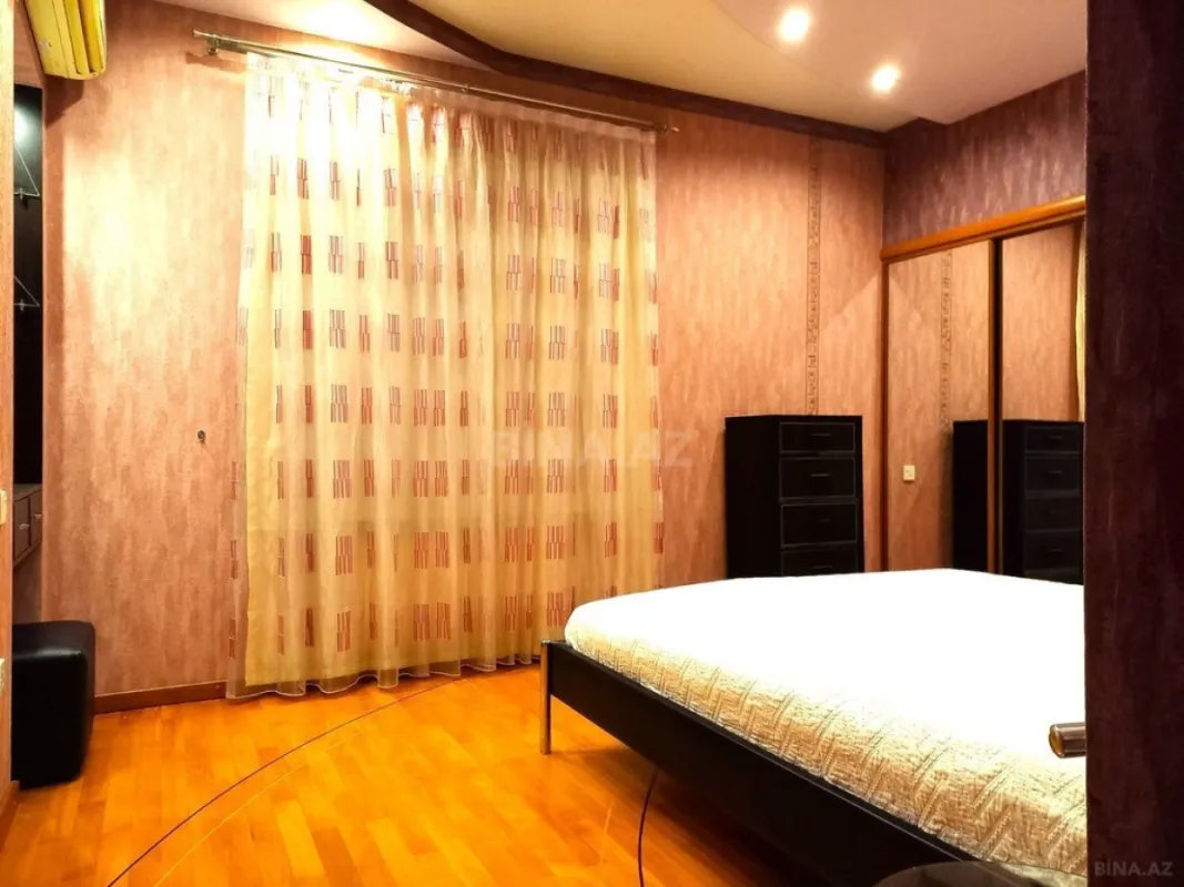 Satılır 4 otaqlı mənzil 148 m²