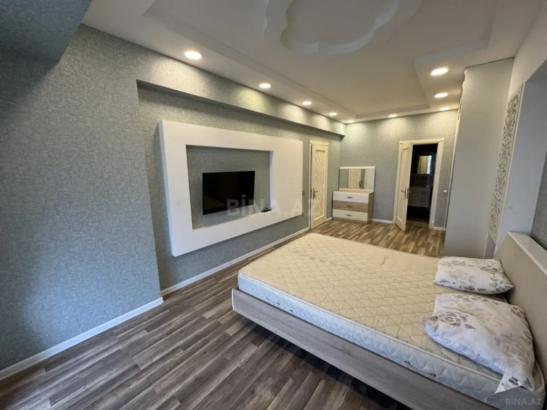 Satılır 4 otaqlı mənzil 181 m²