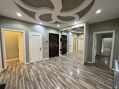 Satılır 4 otaqlı mənzil 181 m²