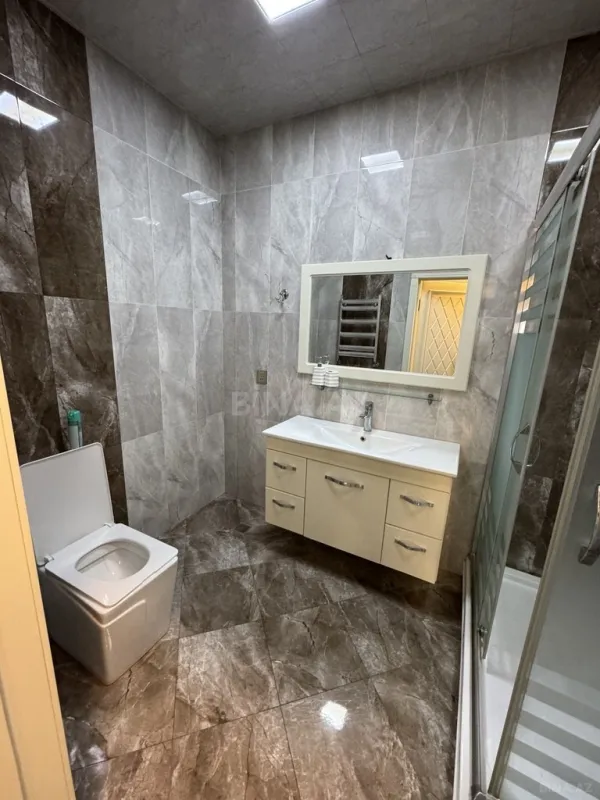 Satılır 4 otaqlı mənzil 181 m²