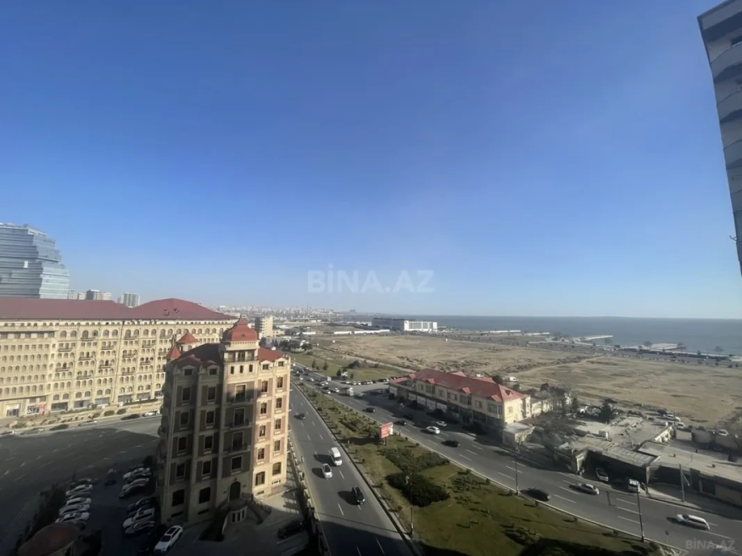 Satılır 4 otaqlı mənzil 181 m²