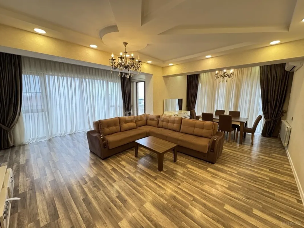Satılır 4 otaqlı mənzil 181 m²