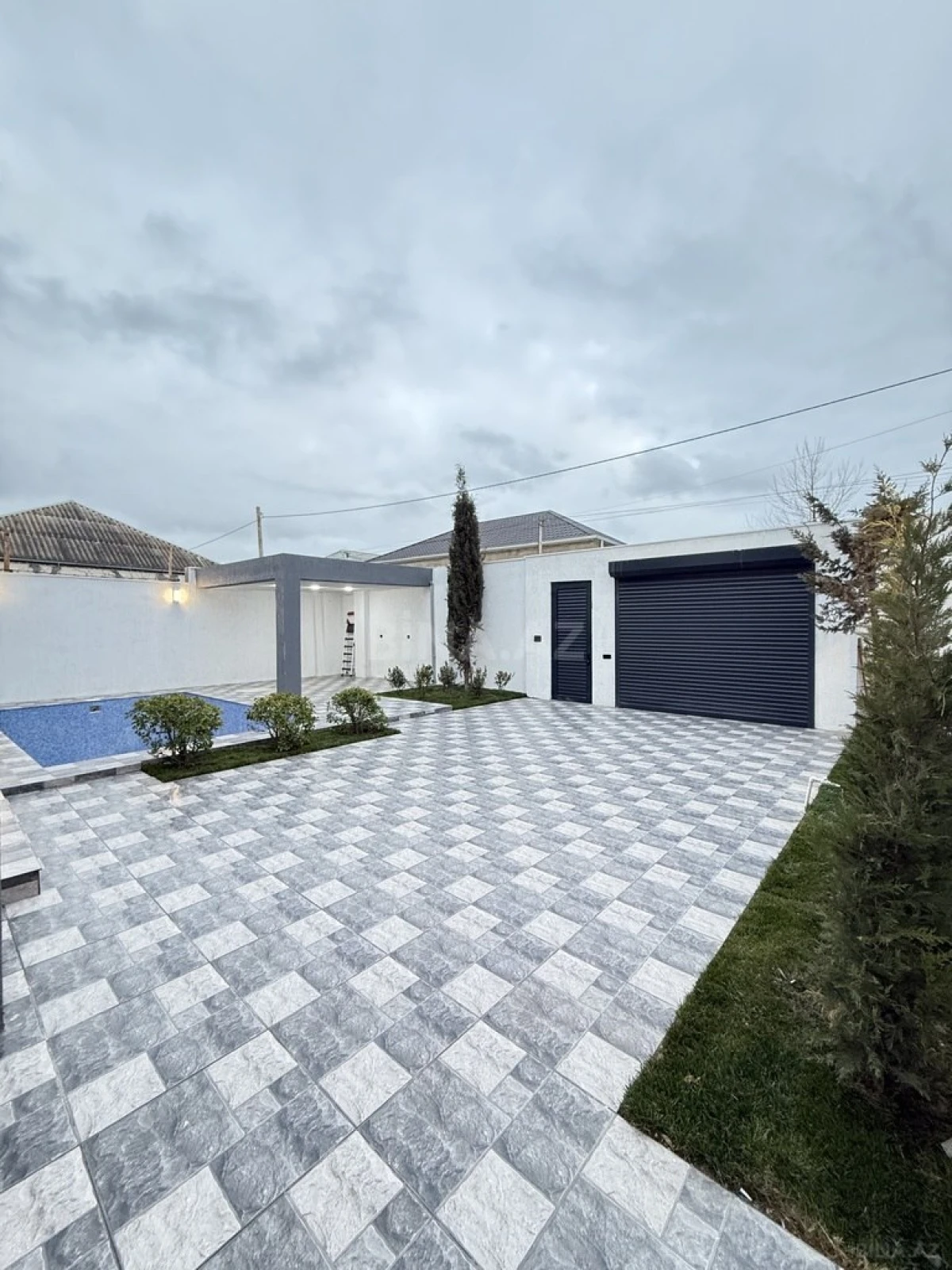 Satılır 4 otaqlı həyət evi 145 m²