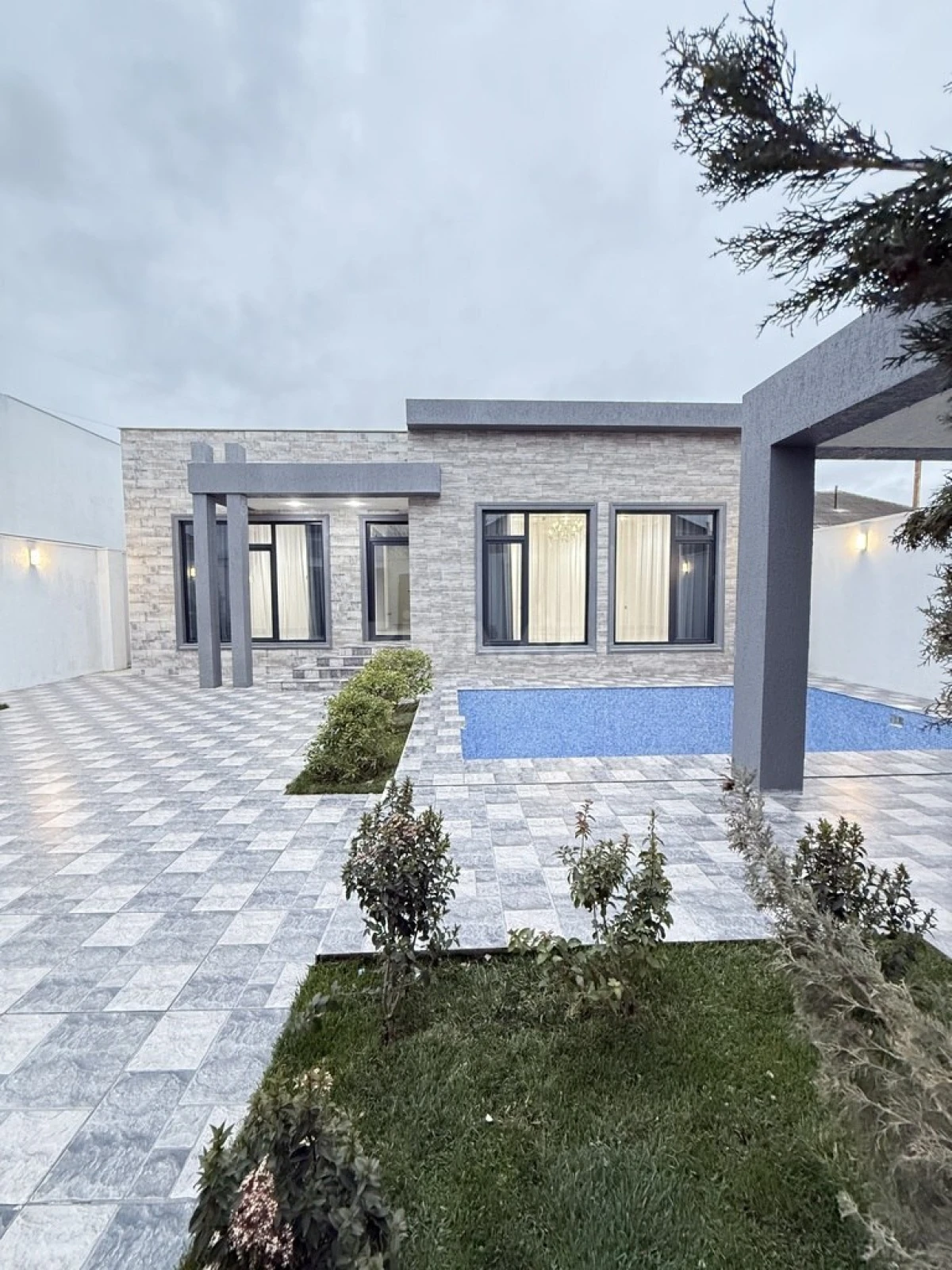 Satılır 4 otaqlı həyət evi 145 m²