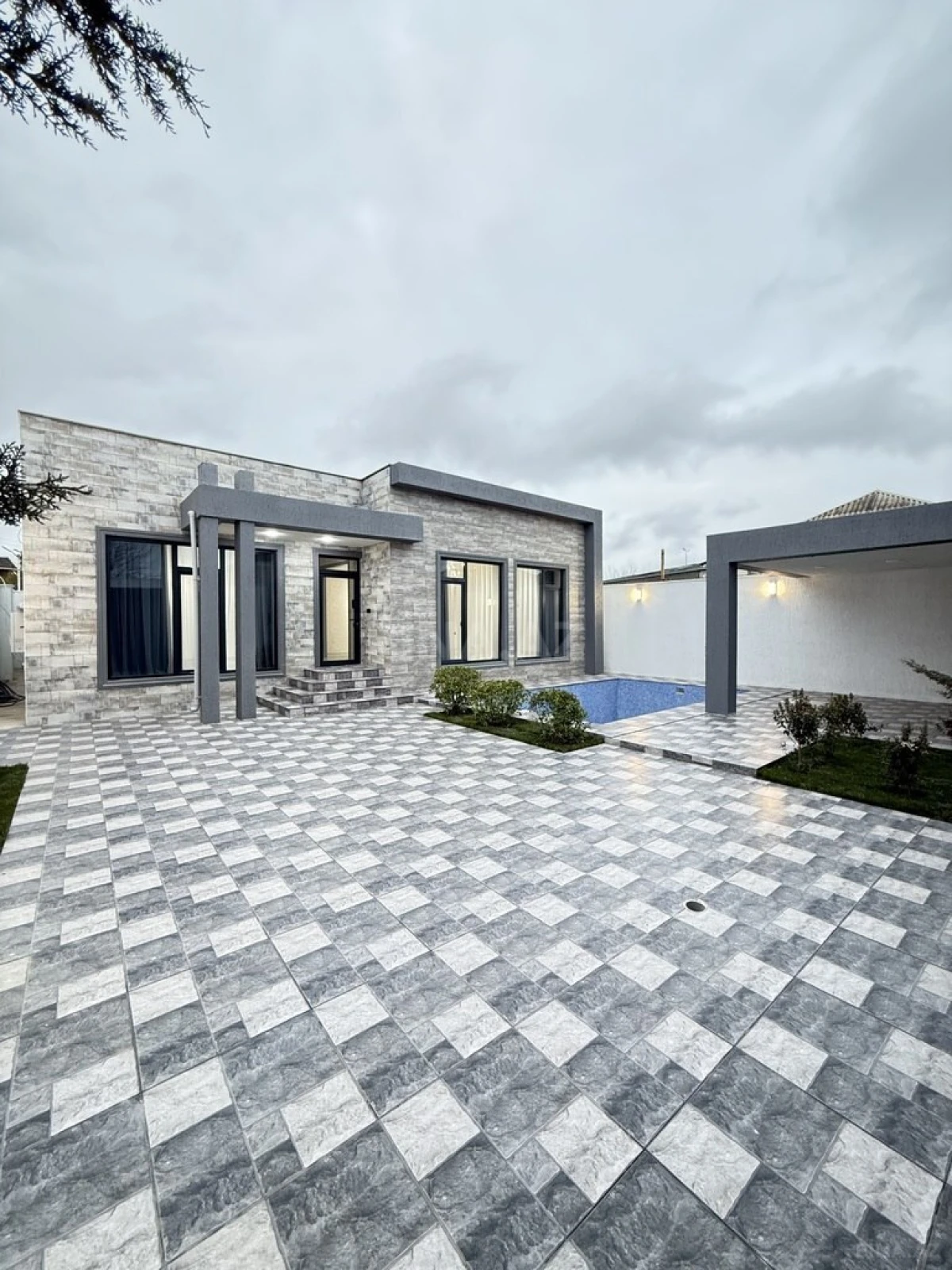 Satılır 4 otaqlı həyət evi 145 m²