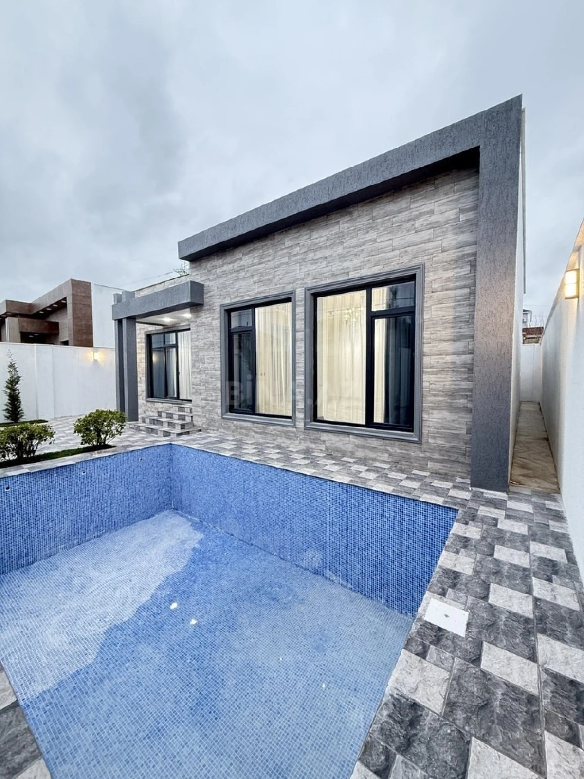 Satılır 4 otaqlı həyət evi 145 m²