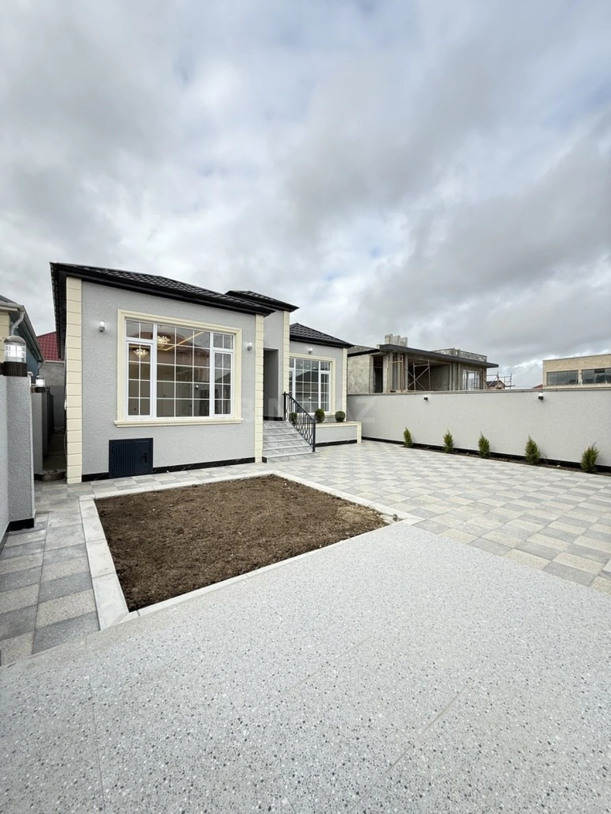 Satılır 4 otaqlı həyət evi 145 m²