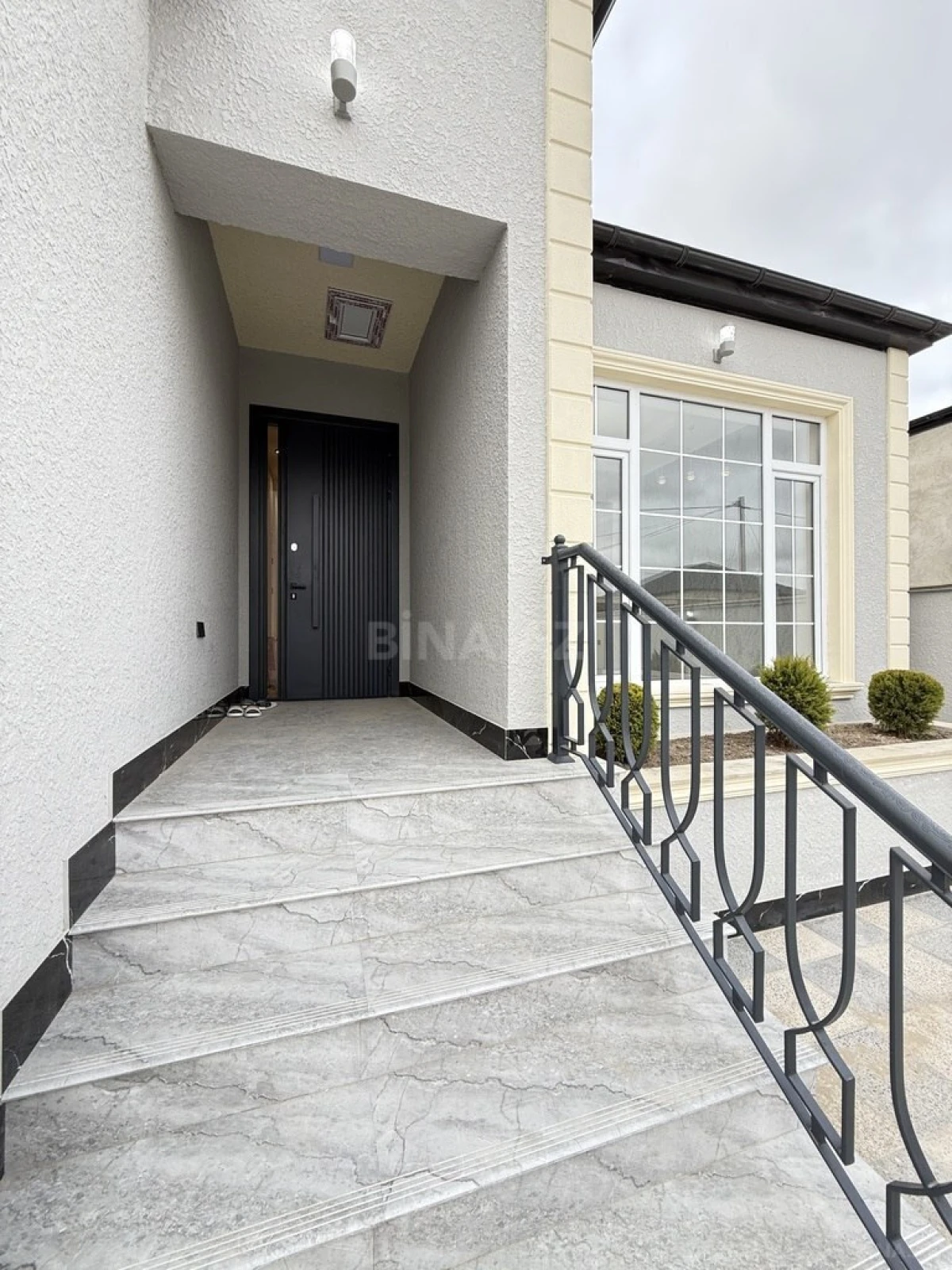 Satılır 4 otaqlı həyət evi 145 m²