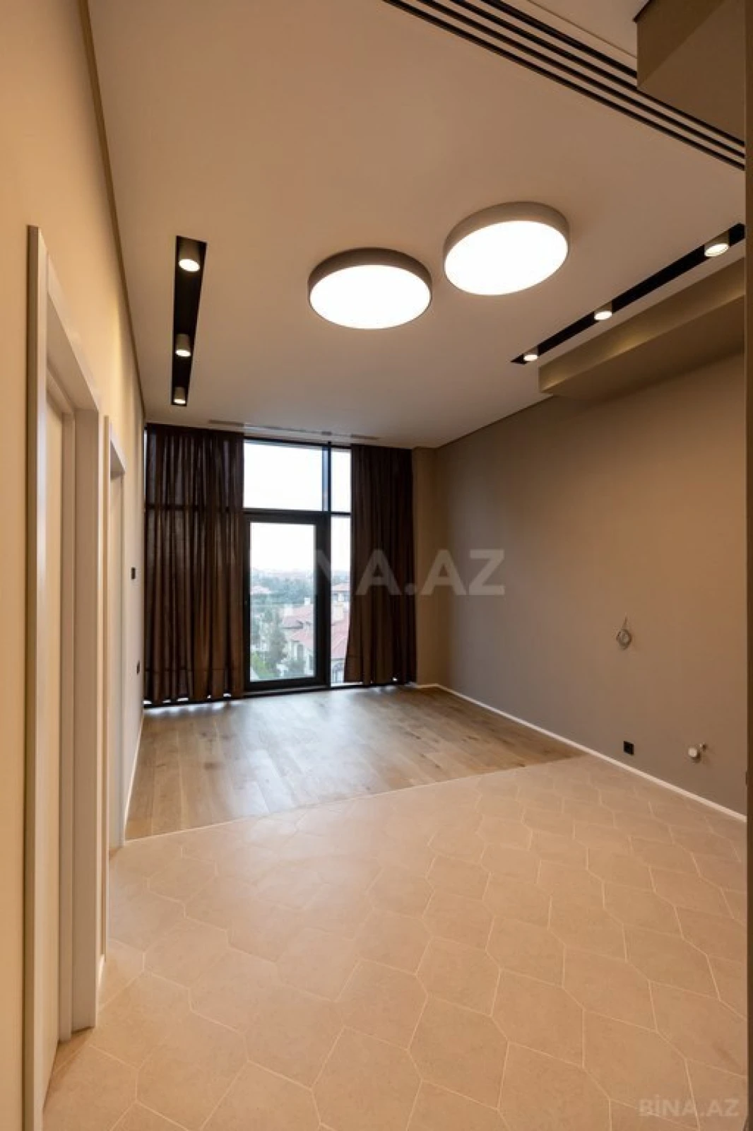 Satılır 3 otaqlı mənzil 138 m²