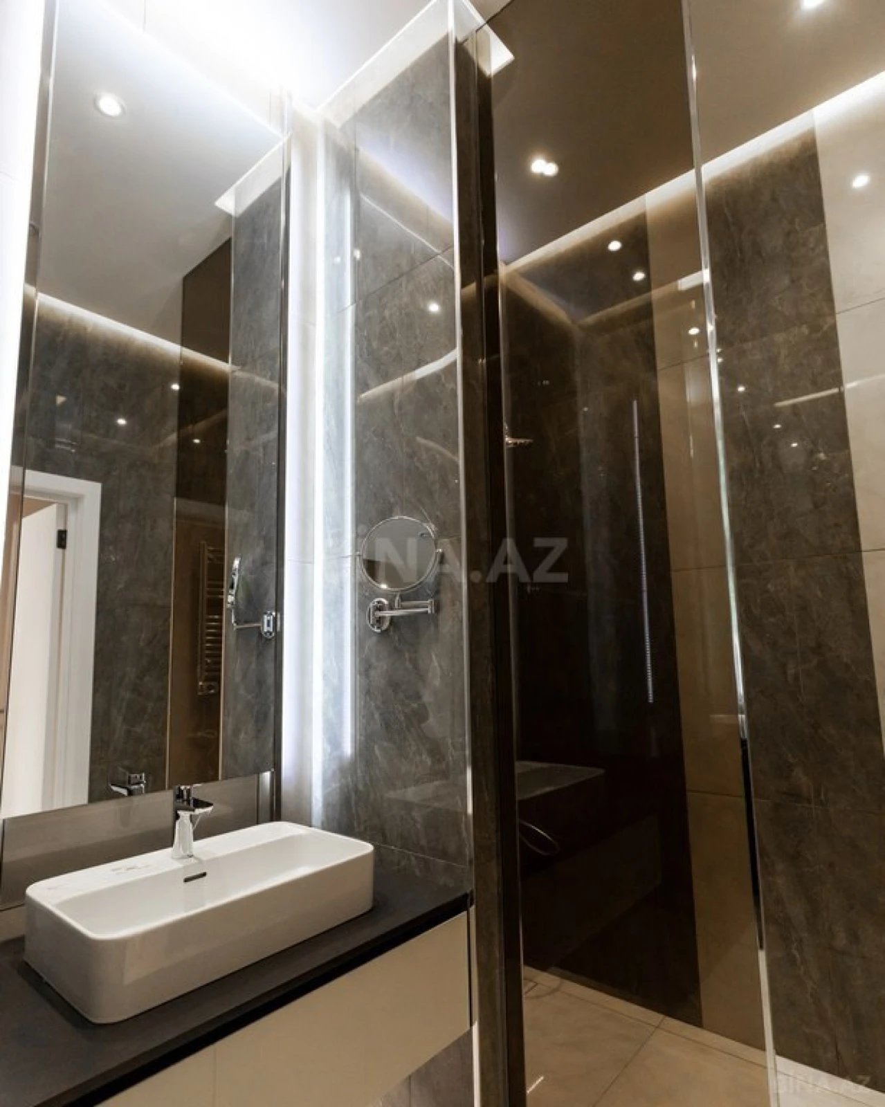 Satılır 3 otaqlı mənzil 138 m²