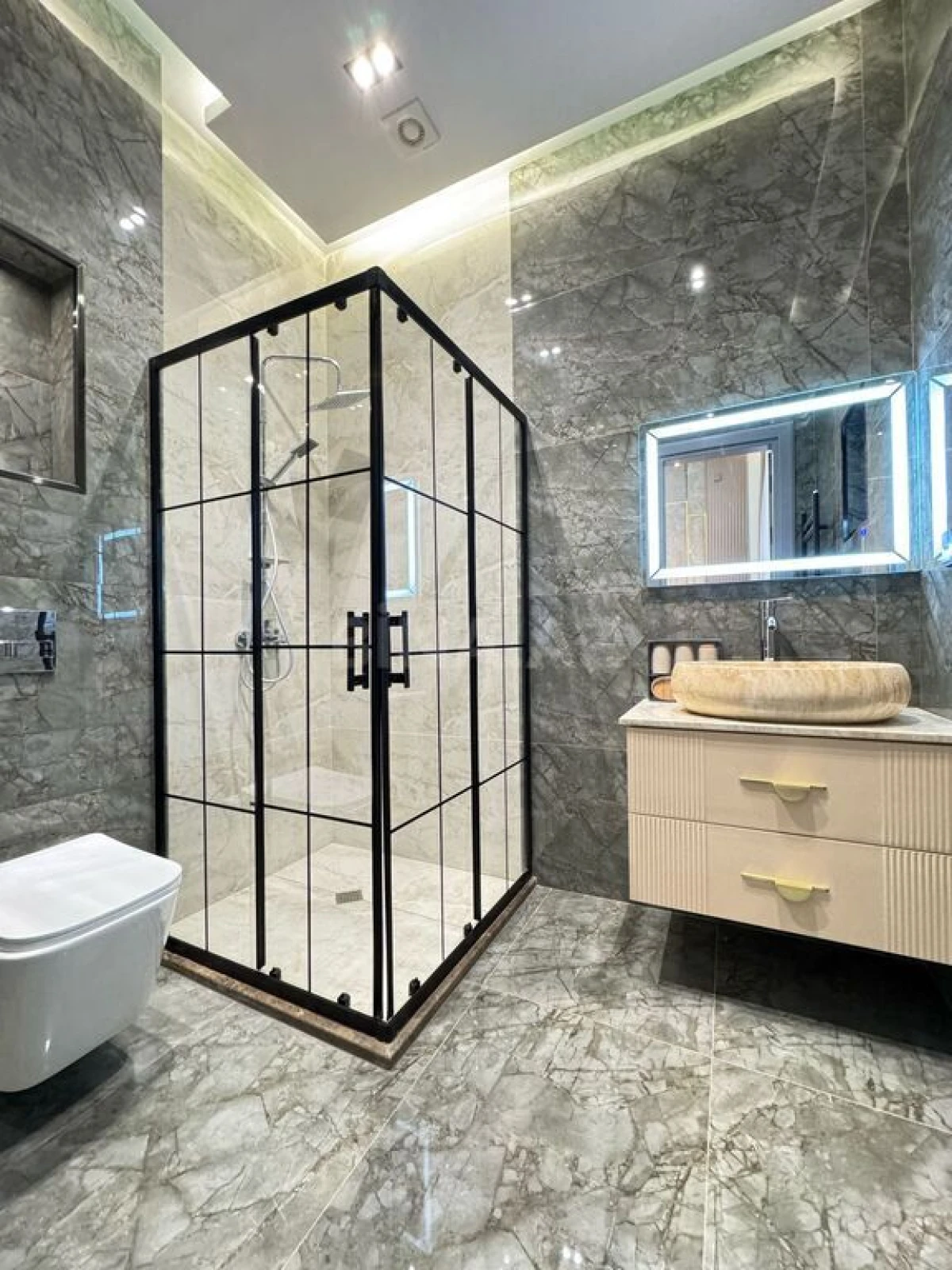 Satılır 5 otaqlı həyət evi 250 m²