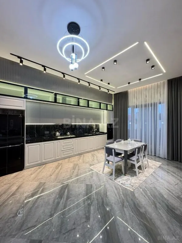 Satılır 5 otaqlı həyət evi 250 m²