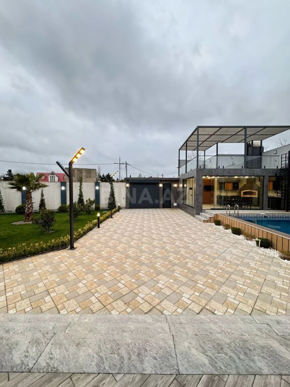 Satılır 5 otaqlı həyət evi 250 m²