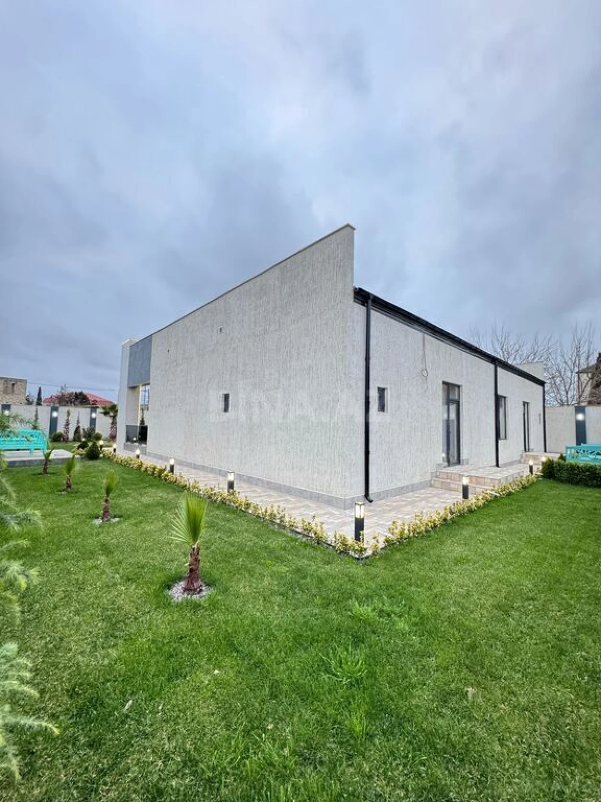 Satılır 5 otaqlı həyət evi 250 m²