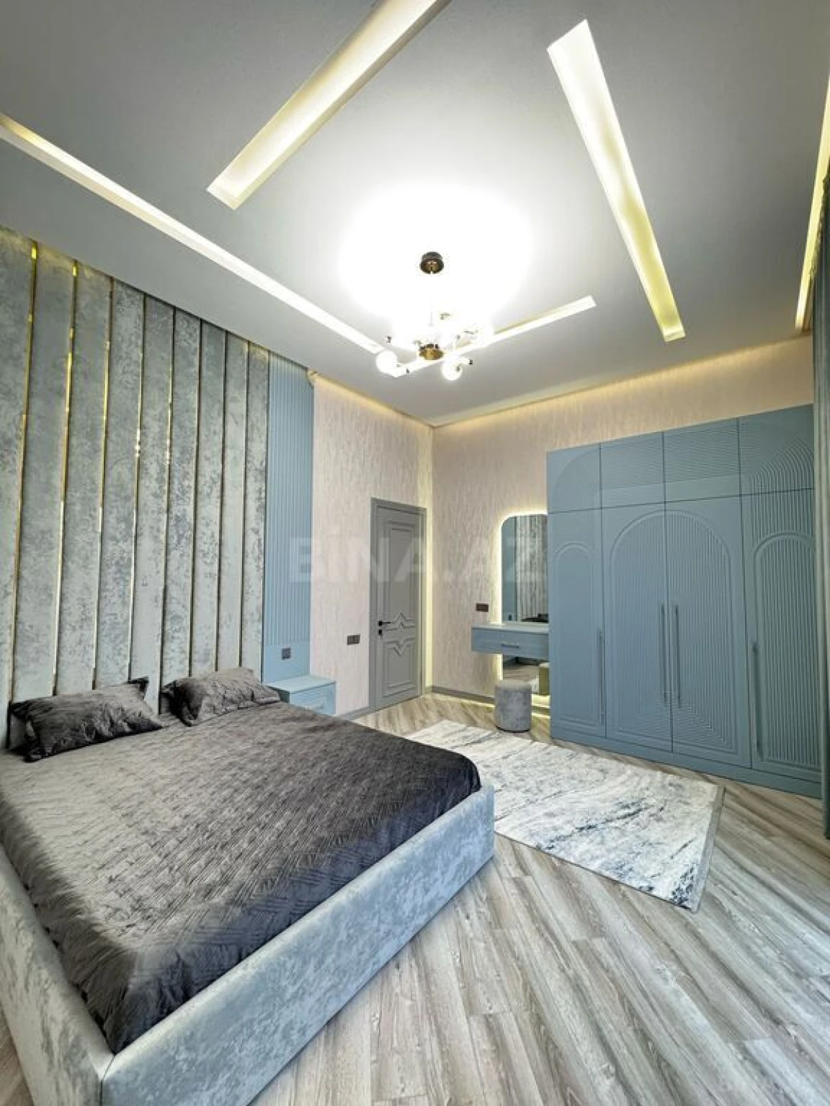 Satılır 5 otaqlı həyət evi 250 m²