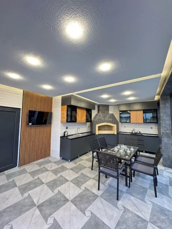 Satılır 5 otaqlı həyət evi 250 m²