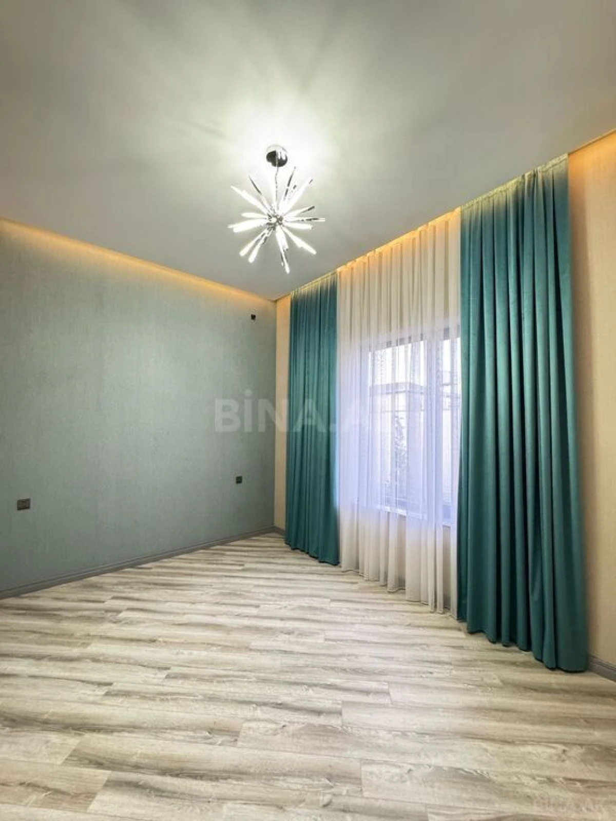 Satılır 5 otaqlı həyət evi 250 m²
