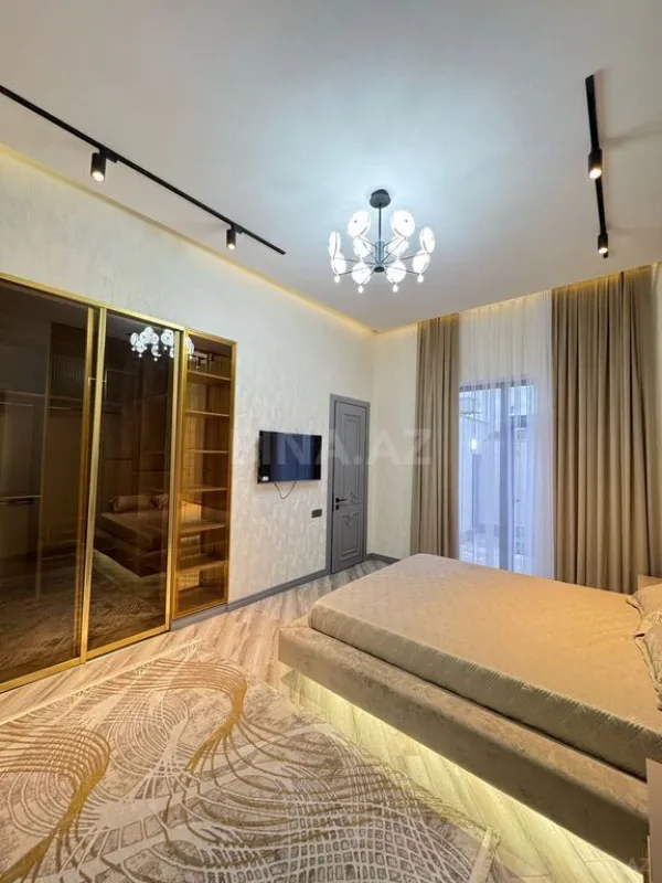 Satılır 5 otaqlı həyət evi 250 m²