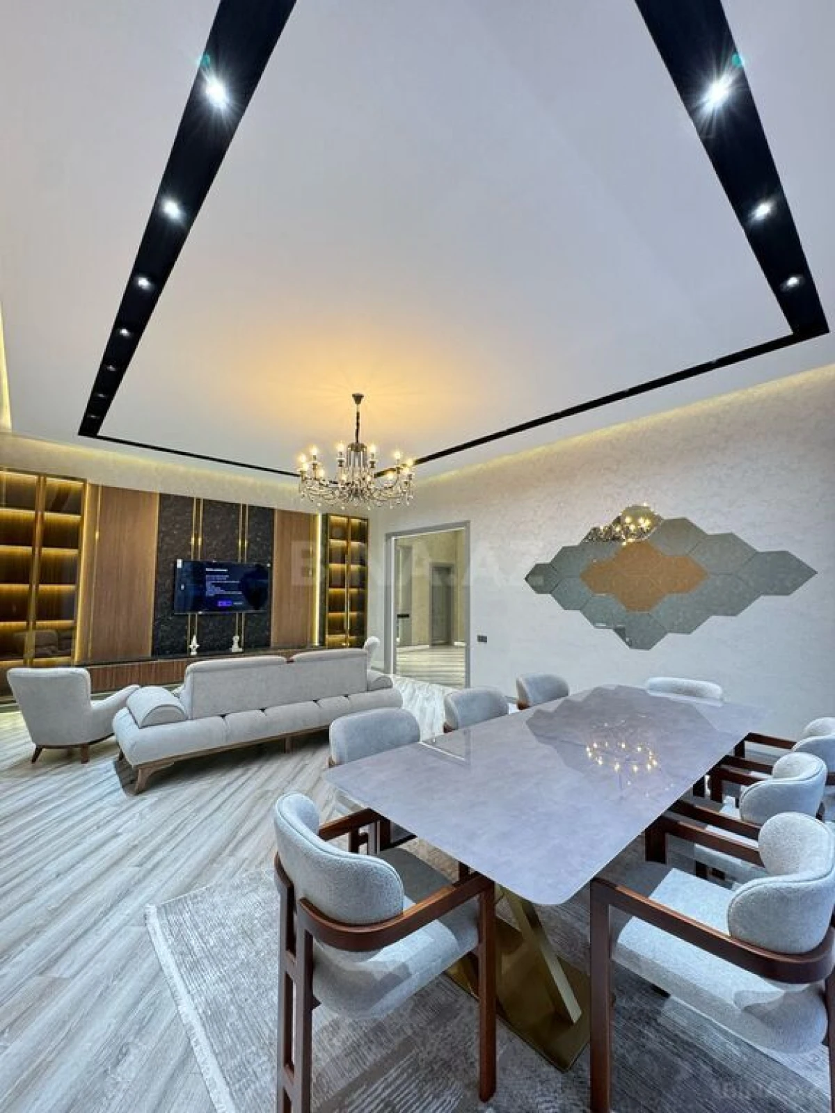 Satılır 5 otaqlı həyət evi 250 m²