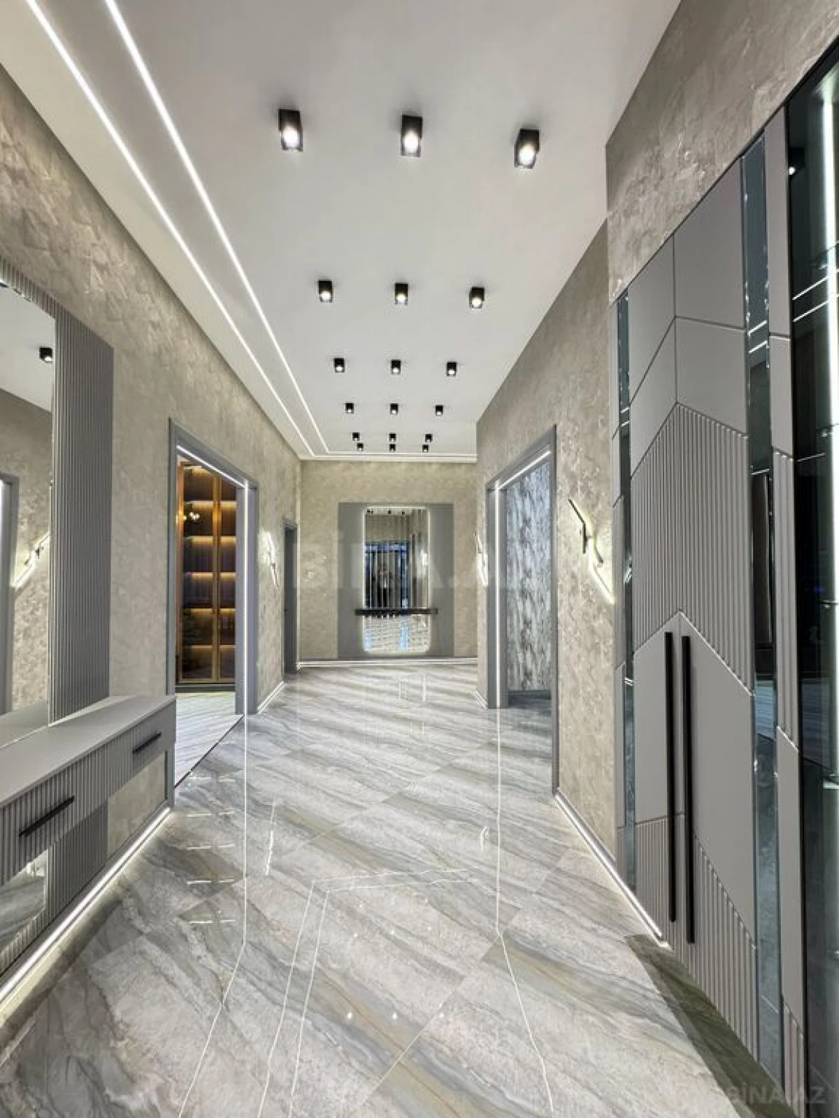 Satılır 5 otaqlı həyət evi 250 m²