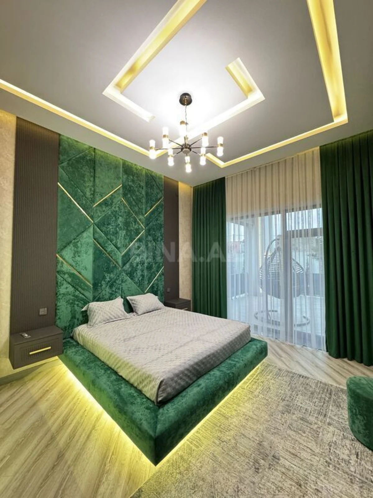 Satılır 5 otaqlı həyət evi 250 m²